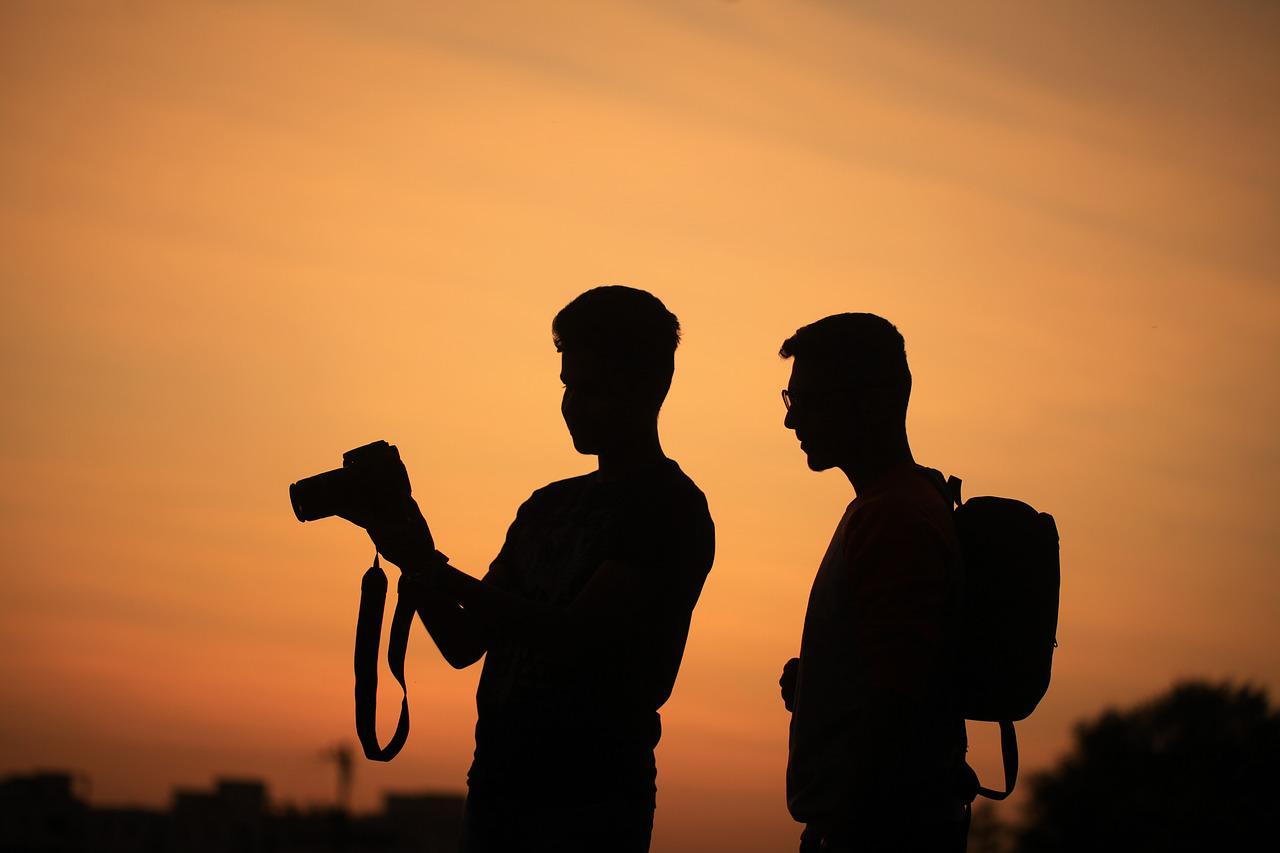 men, silhouettes, camera-1777352.jpg